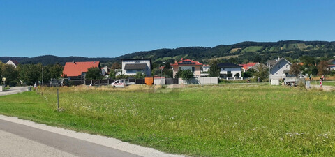 RUHIG GELEGEN - 551 M2 - EINER VON VIER BAUPLÄTZEN