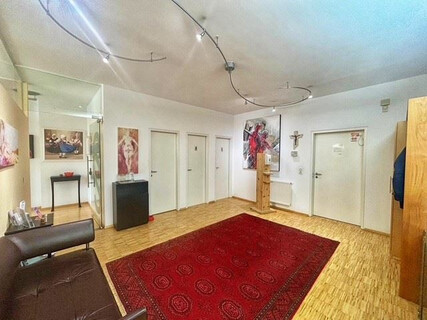 Perfekt aufgeteilte Bürofläche inkl. Ausstattung im Stadtzentrum von Imst zu vermieten!