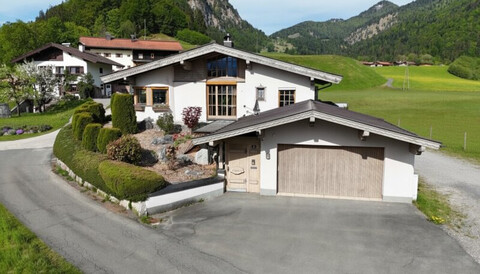 Landhaus mit traumhaftem Natur- und Bergblick in Sonnenlage von Kössen