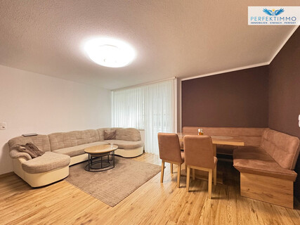 Teilmöblierte 4-Zimmer-Wohnung mit Autoabstellplatz