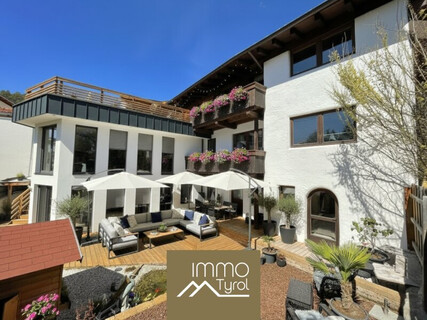 Doppelhaus am Wasserwaal in Telfs: Tradition trifft moderne Architektur