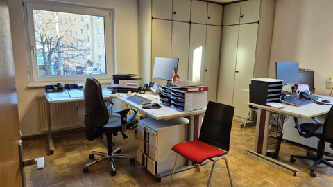 Attraktive Büro/Praxis in Innsbruck: 3 Zimmer mit Stadtblick