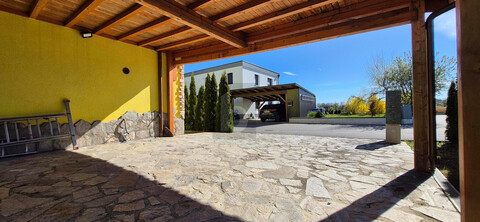 MODERNES WOHNEN MIT 12,5 KW PHOTOVOLTAIK, CARPORT & PFLEGELEICHTEM GARTEN