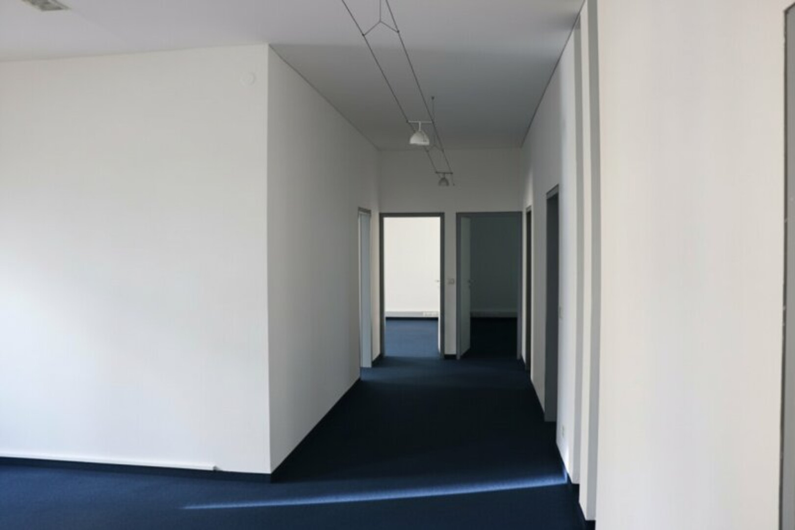 Geräumige Bürofläche 123 qm im 1. OG - Nähe Landhausplatz