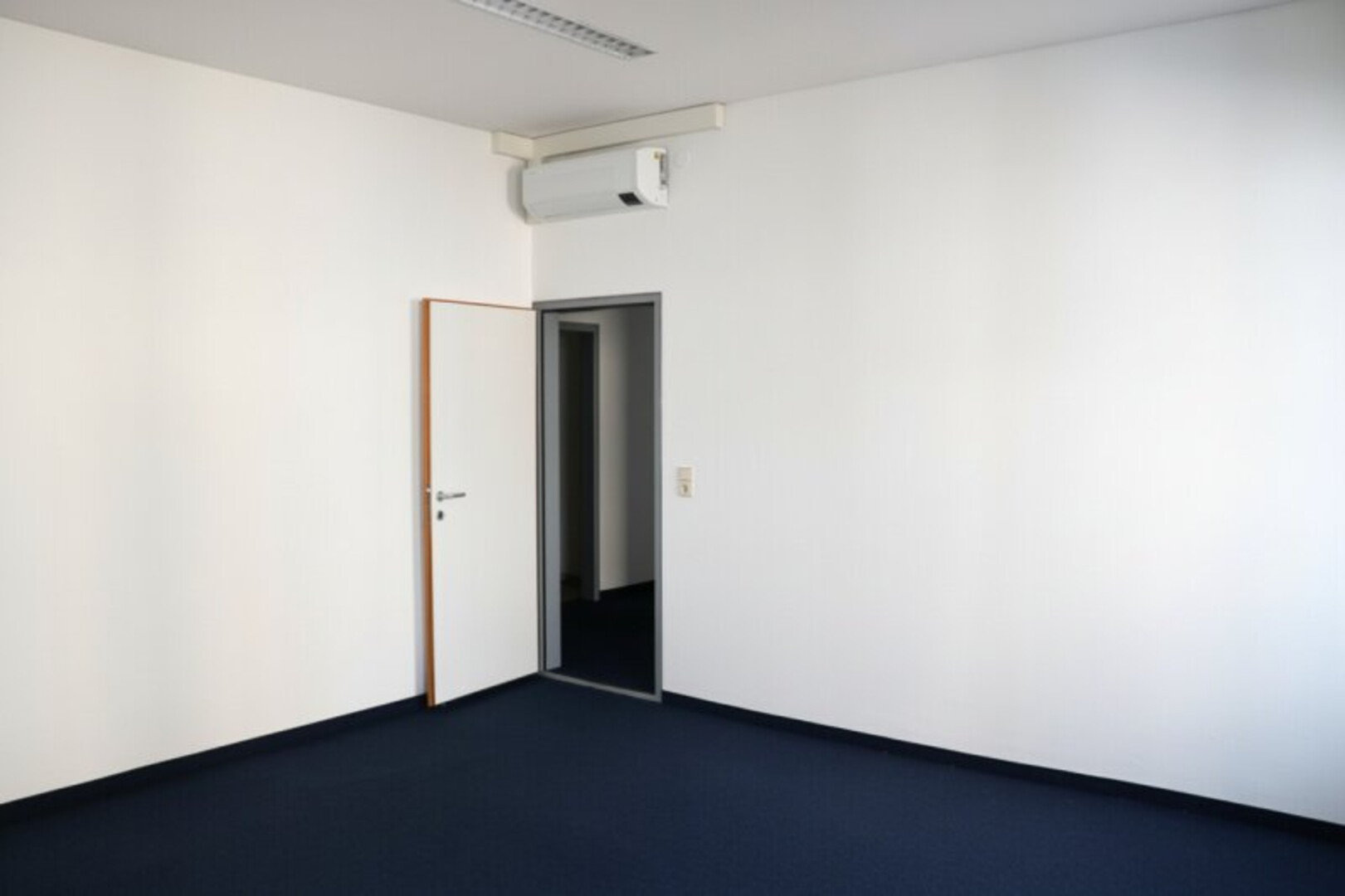 Geräumige Bürofläche 123 qm im 1. OG - Nähe Landhausplatz
