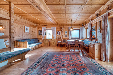 Viel Sonne und traumhafte Bergkulisse! Großzügige und helle Wohnung in Bestlage von Telfs zu kaufen!