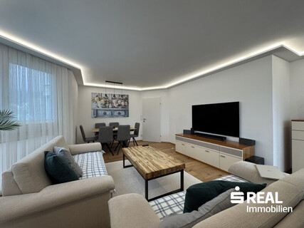 Hochwertig sanierte 4-Zimmer-Wohnung mit Loggia, Stellplatz und großem Keller