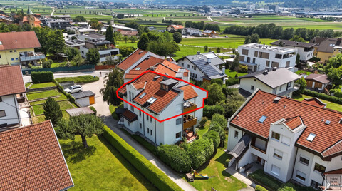 Stilvolle 3,5-Zimmer Dachgeschosswohnung mit Süd-West-Balkon und traumhaftem Bergblick