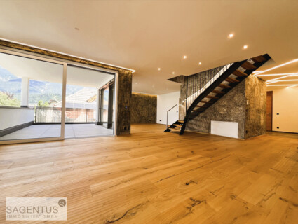 Ein Refugium von besonderer Klasse: Repräsentatives PENTHOUSE-BÜRO mit offener GALERIE und über 100 m² TERRASSENFLÄCHE in erstklassiger Zentrallage! 