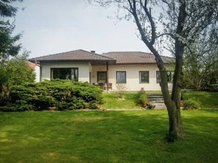 Einfamilienhaus mit Nebengebäude und Garten in traumhafter Lage - provisionsfrei!