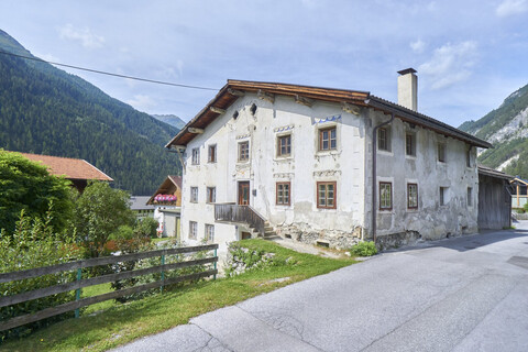 Rarität: Historischer Einhof in Schnann – Denkmalgeschütztes Ensemble aus dem 18. Jahrhundert