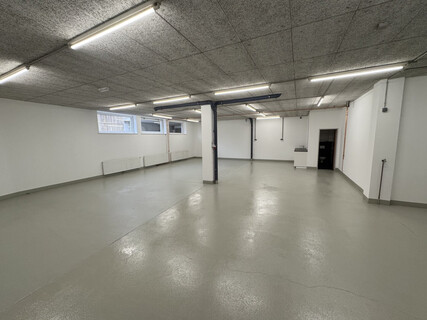 Neuwertige 183m² Produktions - Lagerfläche mit Büro und Stellplätzen