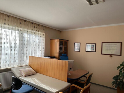 FLEXIBLE GEWERBEFLÄCHE IM ERDGESCHOSS ? IDEAL FÜR PRAXIS, BÜRO, COACHING UND VIELES MEHR