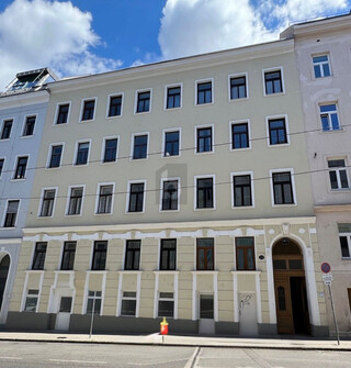 WOHNHIT MIT SCHÖNEM ALTBAU- FLAIR