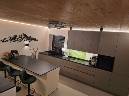 Luxuriöse 3-Zimmer-Wohnung in exklusivem Dreifamilienhaus