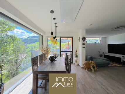 Modernes Einfamilienhaus mit traumhaftem Panoramablick, Sauna und Bachidylle