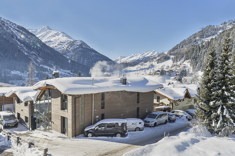 St. Anton: Helle Alpen-Style Suite mit Sauna und sonniger Terrasse 