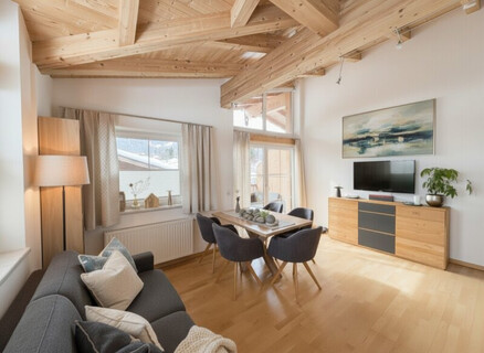 Dachgeschosswohnung mit Sichtdachstuhl & Sonnenbalkon