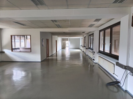 Ideal für Anleger und Firmen!! Es gibt ein Gewerbeobjekt mit 5 Garconnieren und einer 2 Zimmerwohnung in Innsbruck zu erwerben.