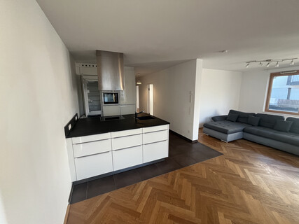 Höttinger Au: 3-Zimmer-Wohnung mit Loggia, Fußbodenheizung und Tiefgaragenplatz – WG-geeignet, SPAR im Haus, Uni- und Kliniknähe