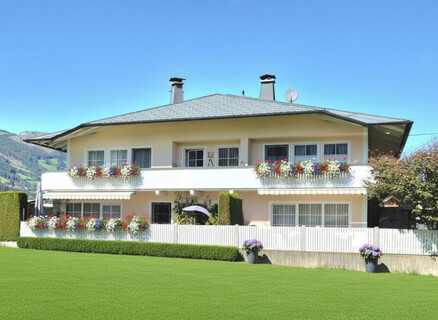 Landhausvilla mit zwei modernen Wohneinheiten mit Golfplatzblick !