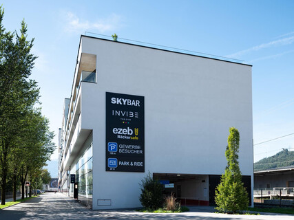 Parkplätze direkt am Bahnhof SCHWAZ - Perfekt für Pendler!