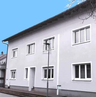 GROSSZÜGIGER FAMILIENHIT - FÜNF SCHLAFZIMMER - BALKON UND KLEINER GARTEN