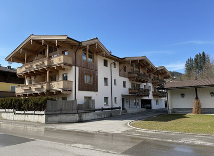 Dachgeschosswohnung mit Sichtdachstuhl & Sonnenbalkon