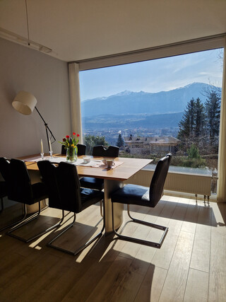 Provisionsfreie Lichtdurchflutete 4-Zimmer Wohnung mit Panoramablick, Terrassen und Garten