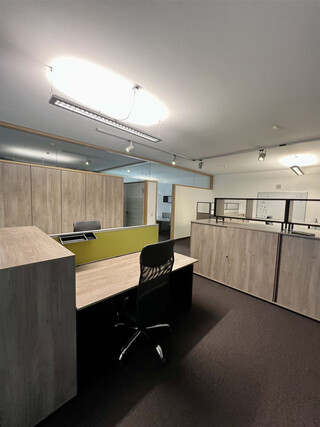 Perfekt aufgeteilte Bürofläche mit neuwertiger Ausstattung inkl. großer Lagerfläche in Mils bei Imst zu vermieten!