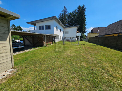 WOHNEN WIE IM HAUS ? 3 ZIMMER MIT 141 M² EIGENGARTEN & 2 CARPORTS