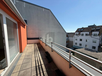 SONNIGE NEUBAUWOHNUNG MIT PRIVATEM BALKON & TIEFGARAGE