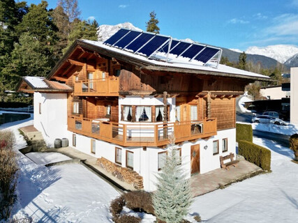 Charmantes Zweifamilienhaus mit Garten und Bergpanorama in Imst