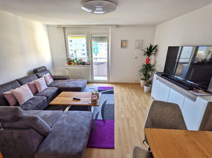 Olympisches Dorf: 4er-WG im 9. Obergeschoss mit Lift, zwei Balkonen & Tiefgaragenabstellplatz
