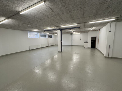 Neuwertige 183m² Produktions - Lagerfläche mit Büro und Stellplätzen