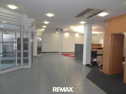 Sehr gut sichtbare Geschäftsfläche mit ca. 232m² in guter Frequenzlage von Pradl zu mieten
