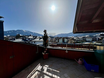 SUPER FLAIR UND SONNIGE DACHTERRASSE IN ZENTRALER LAGE