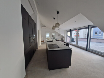 Neue, exklusive 4-Zi-Wohnung in Innsbruck, 177 m² Nutzfläche, Terrasse, TG, teilmöbliert