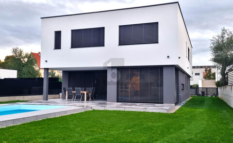 EXKLUSIVER, NEUWERTIGER FAMILIEN-WOHNTRAUM  MIT HOCHWERTIGER AUSSTATTUNG