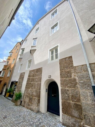 6 Wohneinheiten in kernsaniertem Stadthaus mit Top Rendite