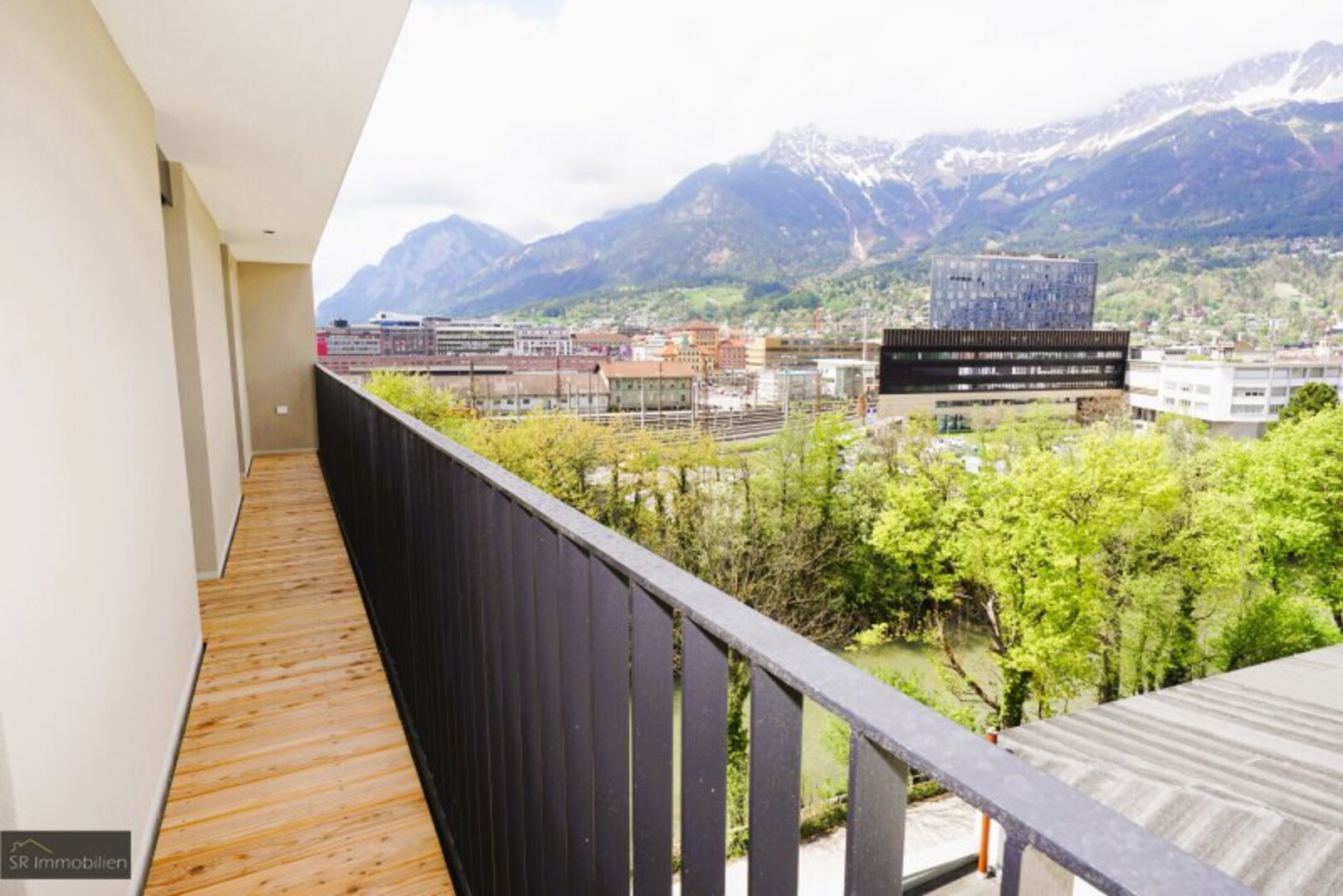 Erstbezug mit Weitblick – stilvolle 3-Zimmer-Mietwohnung im 6. Obergeschoß mit zwei Loggien