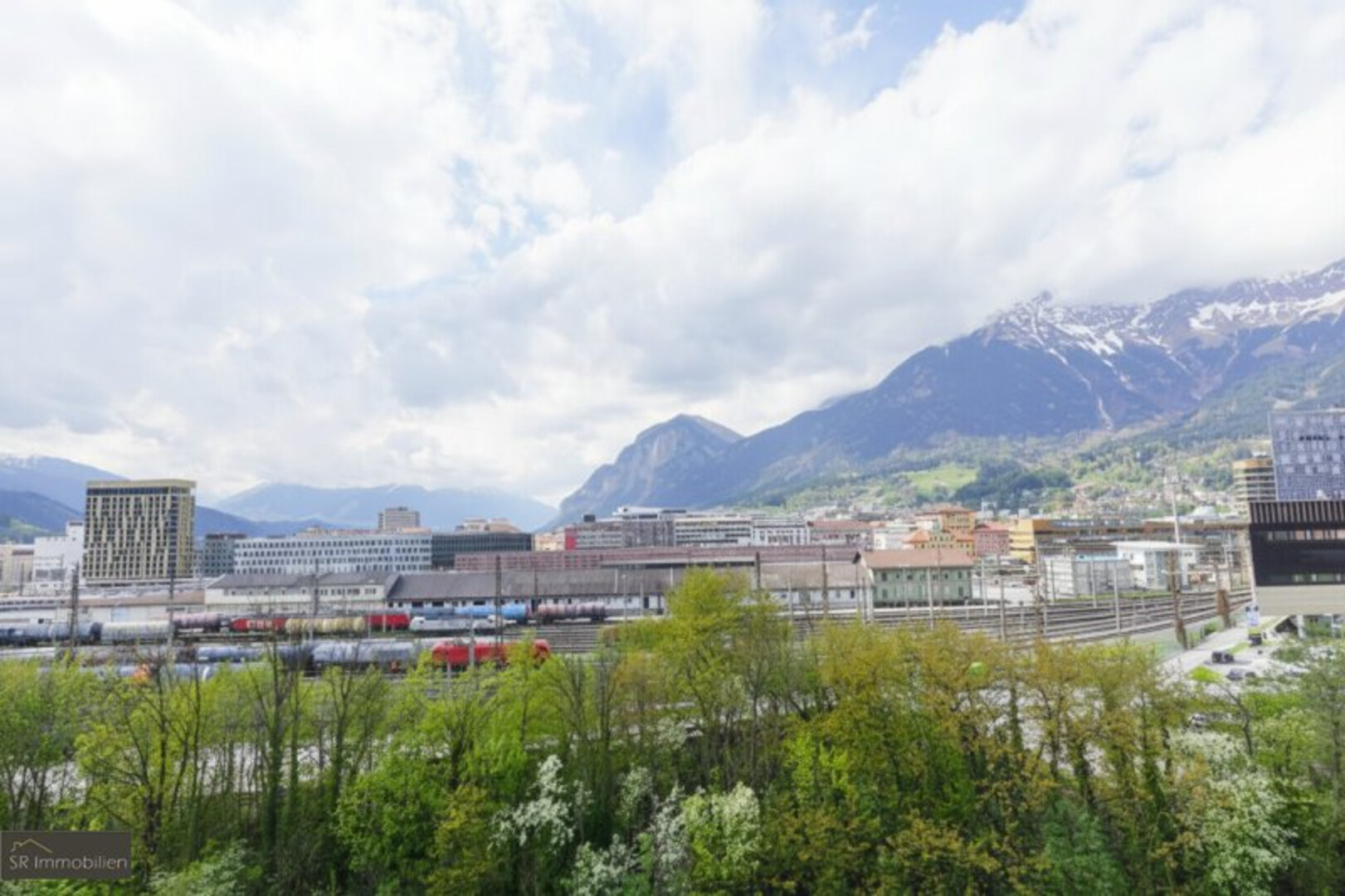 Erstbezug mit Weitblick – stilvolle 3-Zimmer-Mietwohnung im 6. Obergeschoß mit zwei Loggien