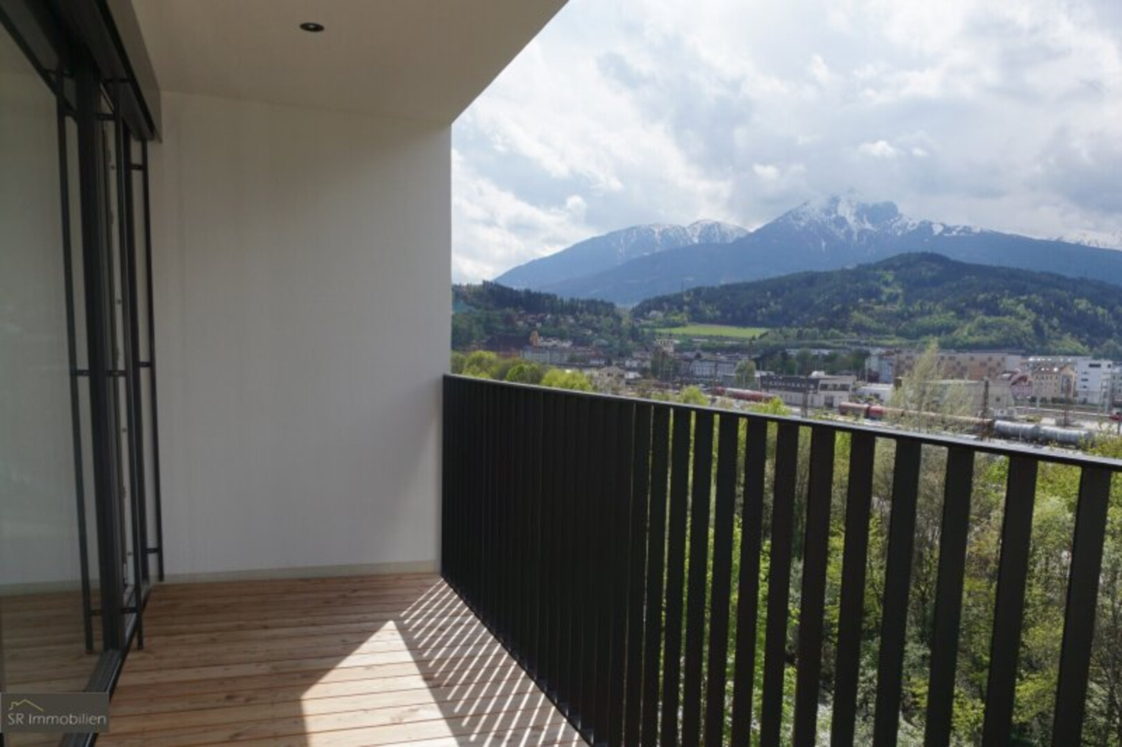 Erstbezug mit Weitblick – stilvolle 3-Zimmer-Mietwohnung im 6. Obergeschoß mit zwei Loggien