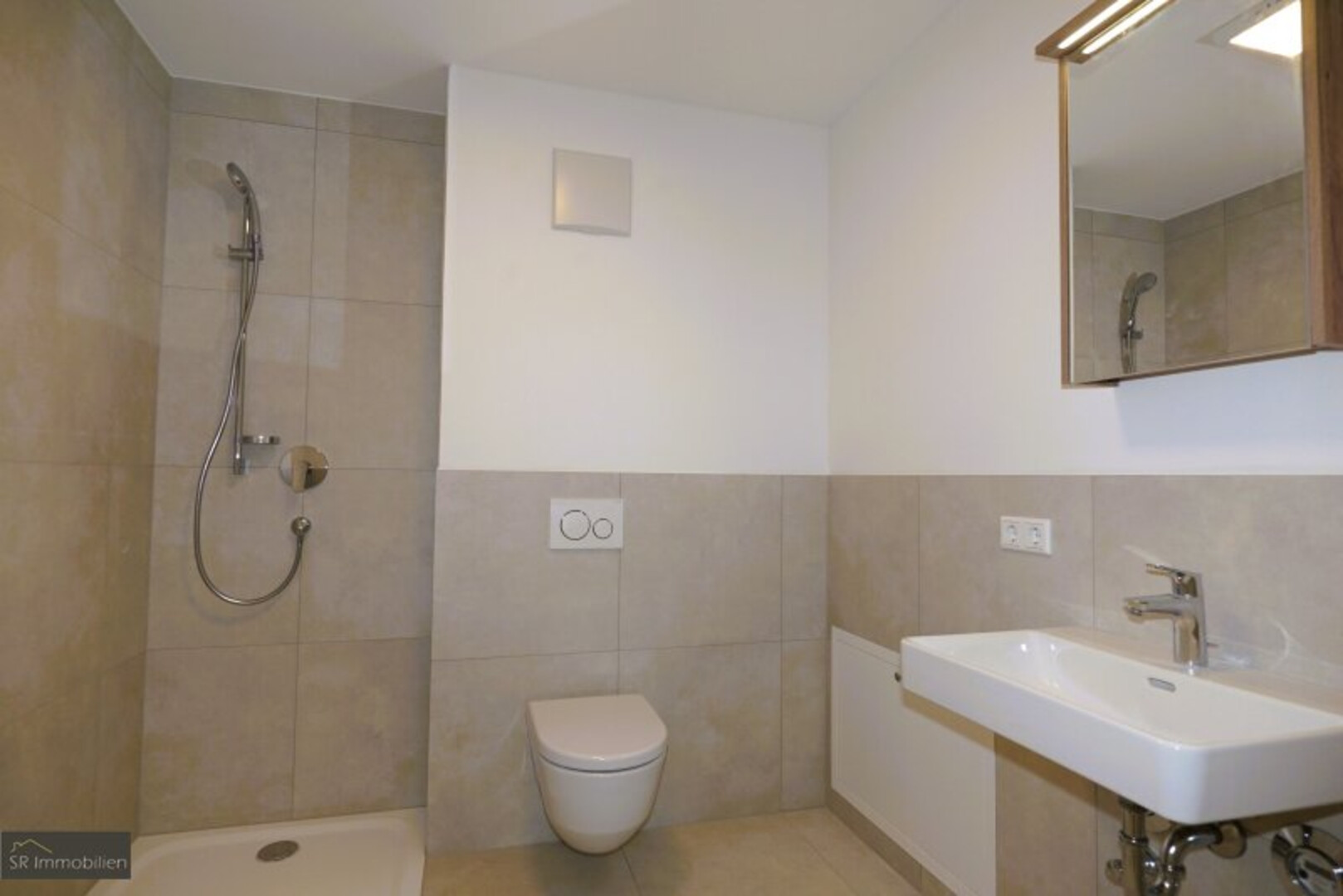 Erstbezug mit Weitblick – stilvolle 3-Zimmer-Mietwohnung im 6. Obergeschoß mit zwei Loggien