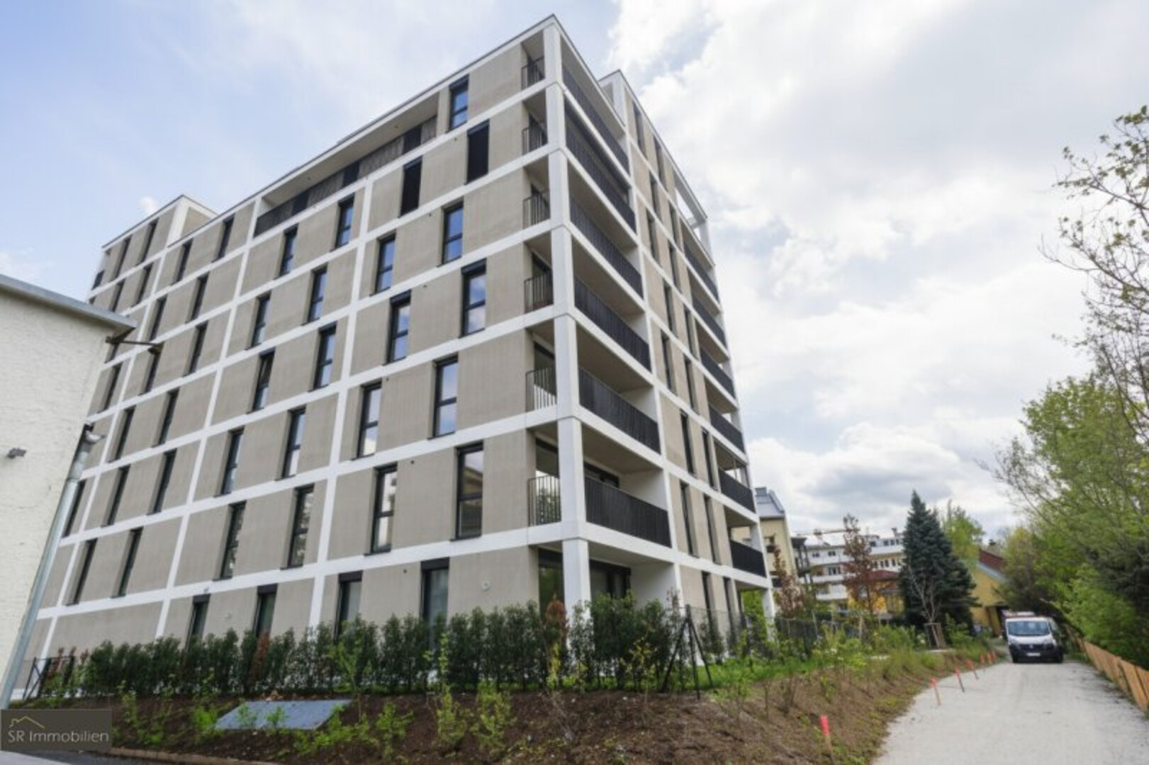 Erstbezug mit Weitblick – stilvolle 3-Zimmer-Mietwohnung im 6. Obergeschoß mit zwei Loggien