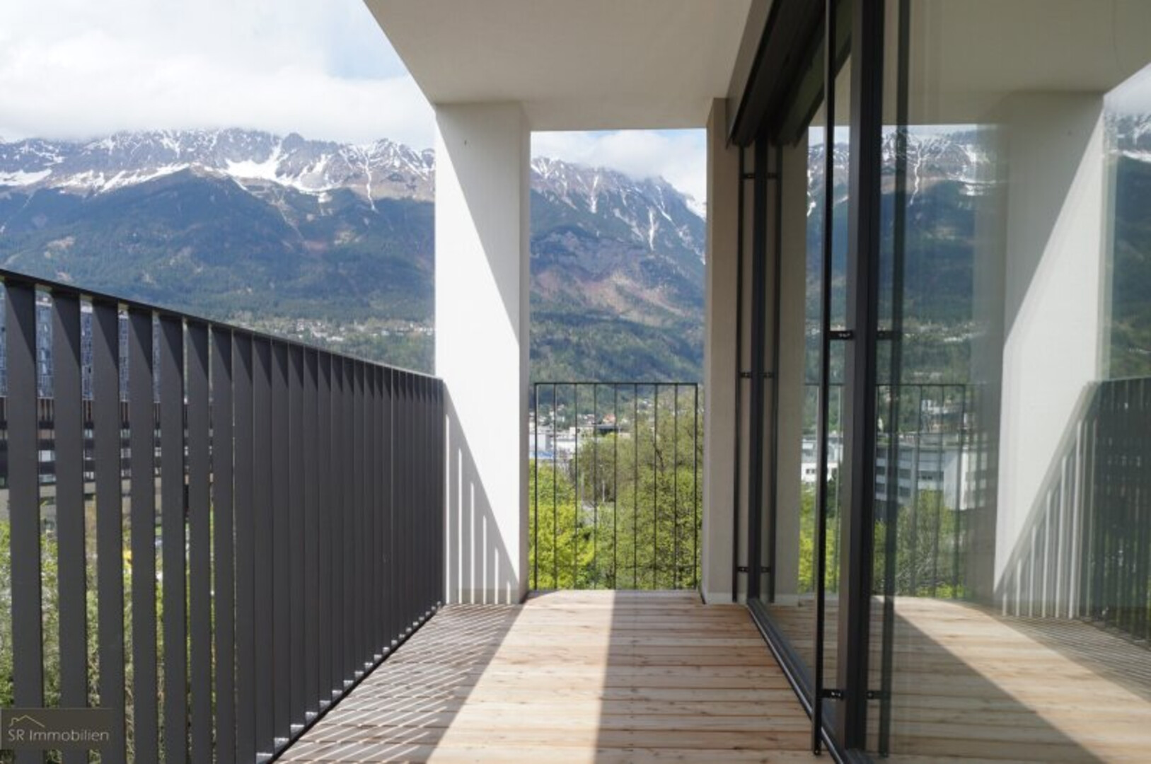 Erstbezug mit Weitblick – stilvolle 3-Zimmer-Mietwohnung im 6. Obergeschoß mit zwei Loggien