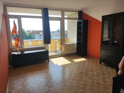 SONNIGE 2-ZIMMER-EIGENTUMSWOHNUNG MIT LOGGIA, WEITBLICK & PARKPLATZ IN DEUTSCH-WAGRAM