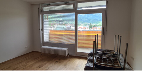Neu sanierte Garçonnière mit Balkon & traumhaftem Blick über die Innsbrucker Innenstadt 