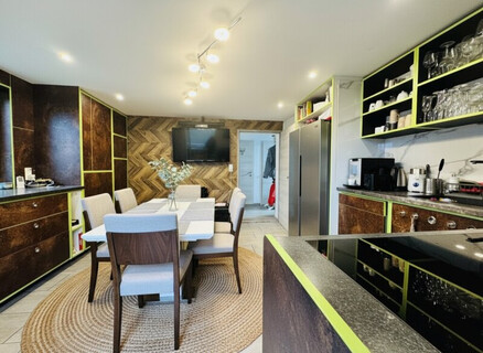 Weerberg: Schöne 4-Zimmer-Wohnung mit Panorama-Terrasse, Alpenblick & 2 PKW-Stellplätze im Preis inklusive