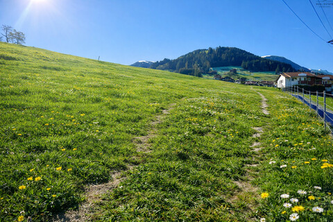 VERKAUFT!!! Sonnenverwöhntes Baugrundstück mit 360°-Bergkulisse